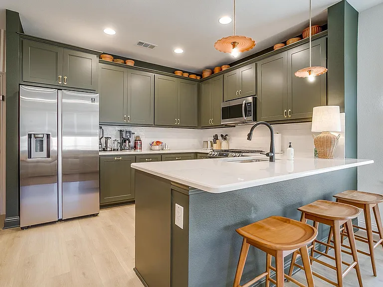 215 Athenia Dr — Photo 4