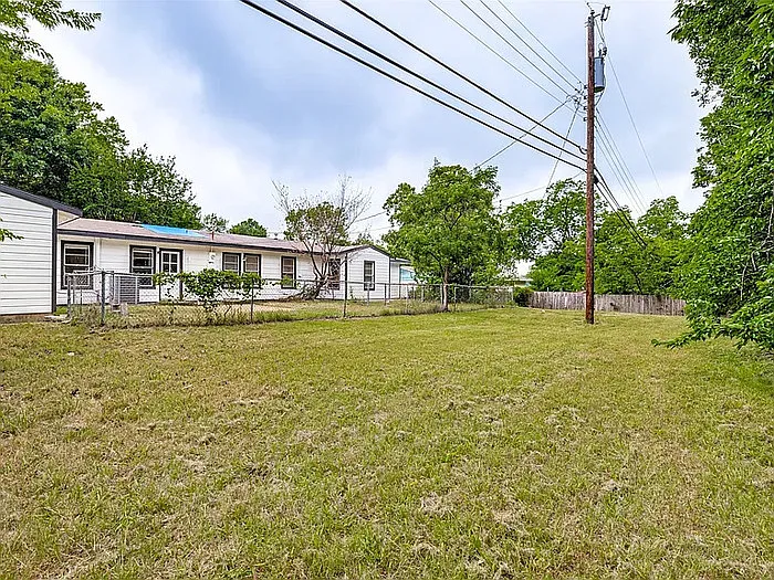 116 Vandenburg Dr — Photo 3
