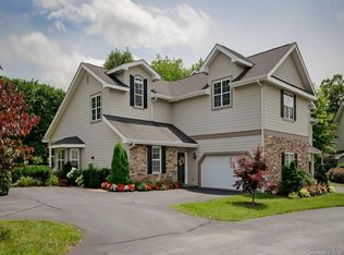 133 Towne Place Dr, Hendersonville, NC 28792