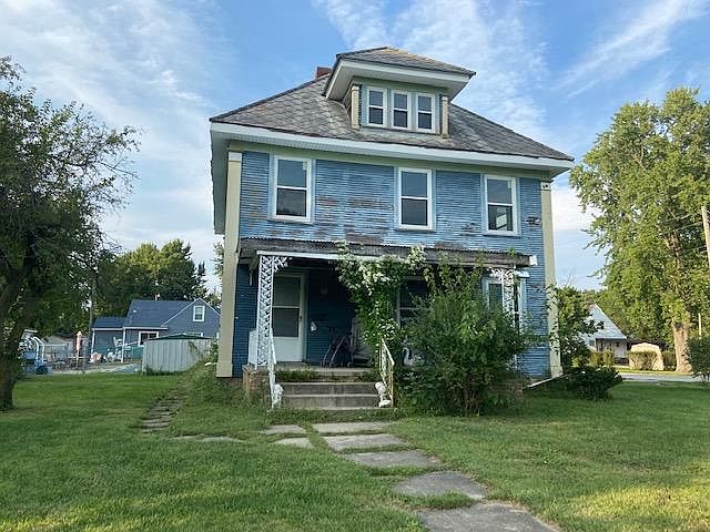 1st image of 102 W Iroquois St
