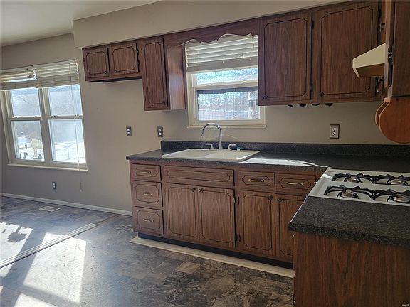 5th image of 105 Juanita St