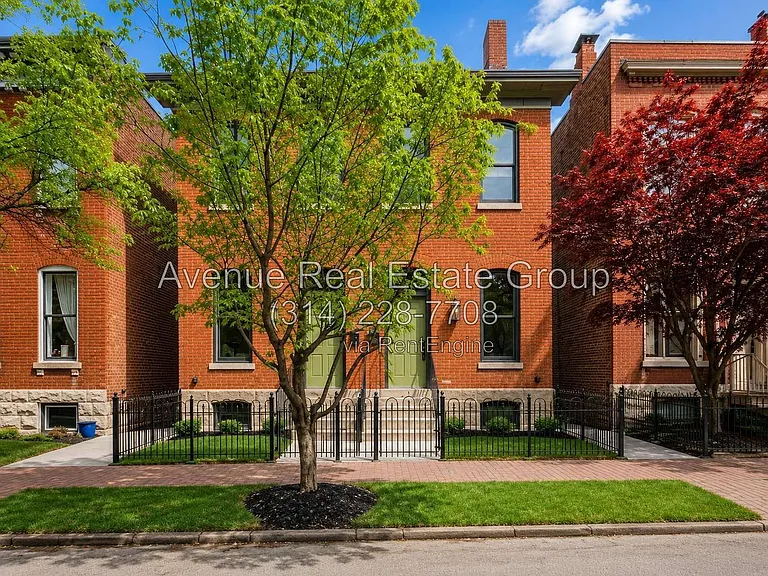 2329 Hickory St — Photo 2