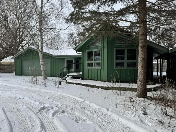 2411 North 1st LANE, Oconomowoc, WI 53066