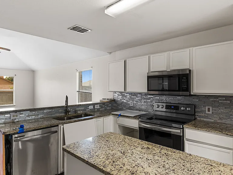 709 Chelsea Dr — Photo 13