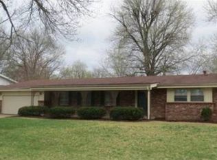 1424 Crossett Dr, Saint Louis, MO 63138