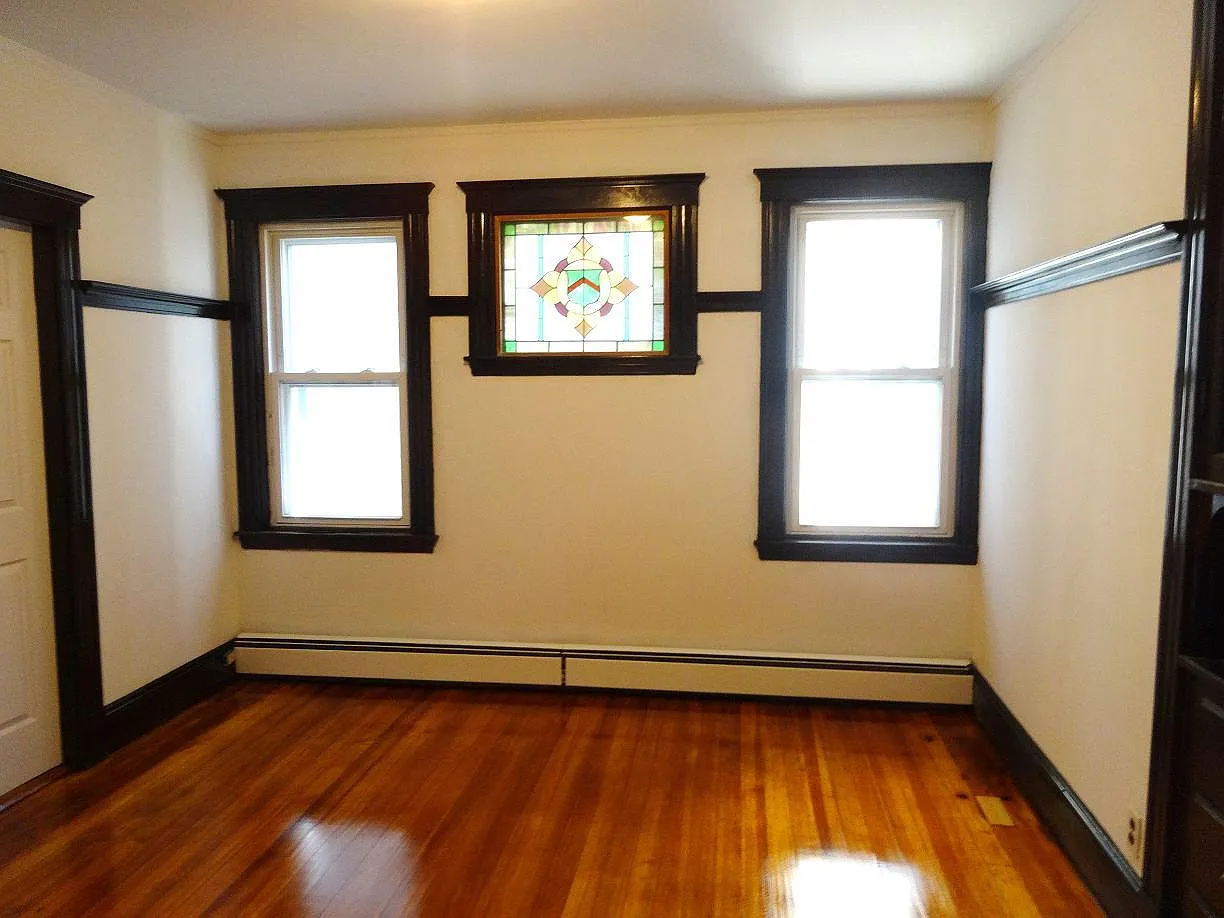 3 bed, 9999 sqft, $4,000 — Photo 2