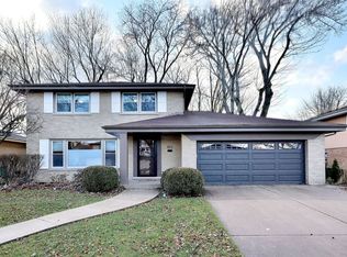 852 S Swain Ave, Elmhurst, IL 60126