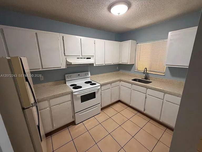 1501 W 42nd St #205 — Photo 1