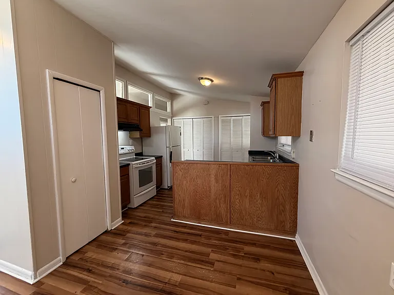 29609 Everett St — Photo 6