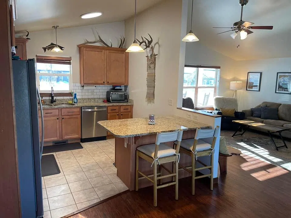 3 bed, 1621 sqft, $3,000 — Photo 3