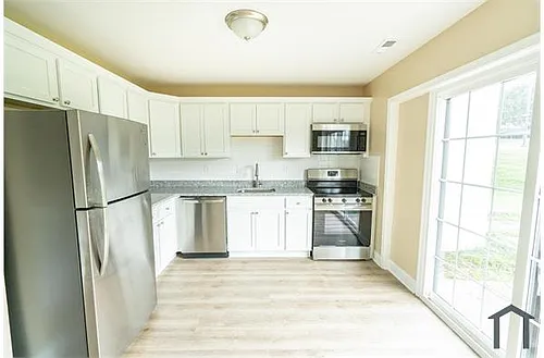 308 Hendrickson Ln Photo 1