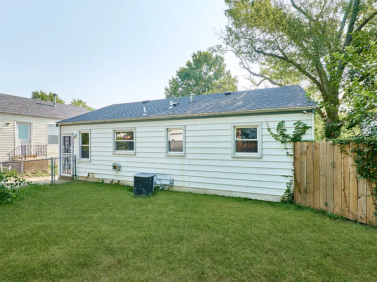 615 Superior Dr — Photo 34