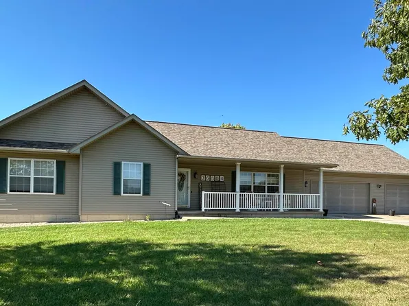 26304 Oak Leaf Ln, Canton, IL 61520