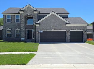 24092 Sawgrass Dr, Macomb, MI 48042