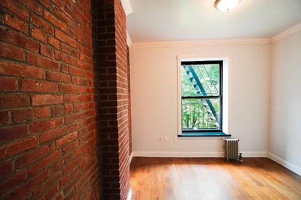 Living room, photo 2