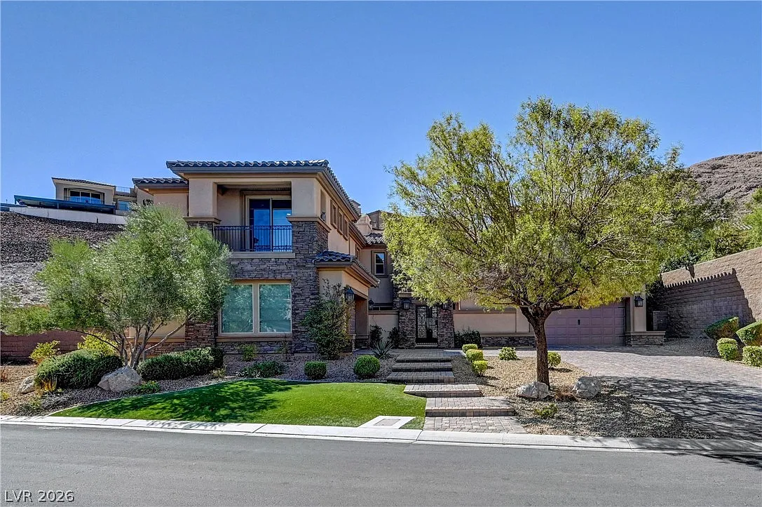 6 bed, 5.5 bath, 6250 sqft, $25,000 — Photo 1