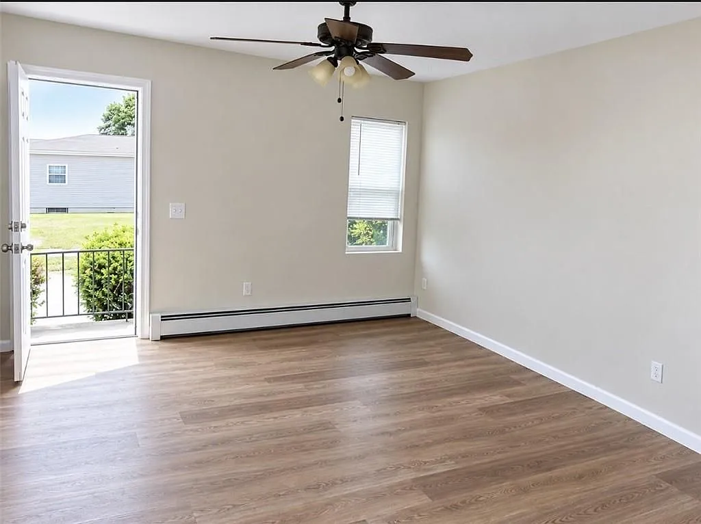 2 bed, 1.0 bath, 900 sqft, $2,200 — Photo 3