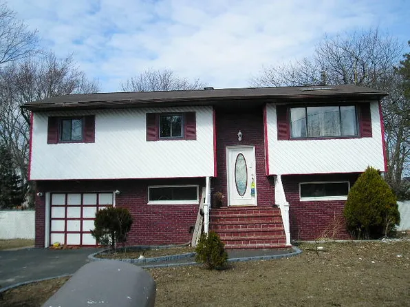 191 Atlantic St, Central Islip, NY 11722