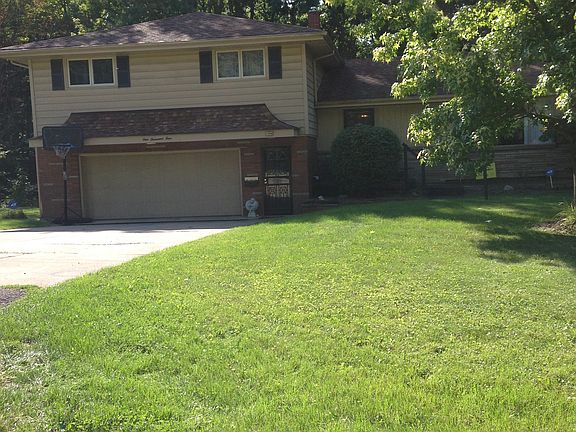 2nd image of 1004 S Park Cir