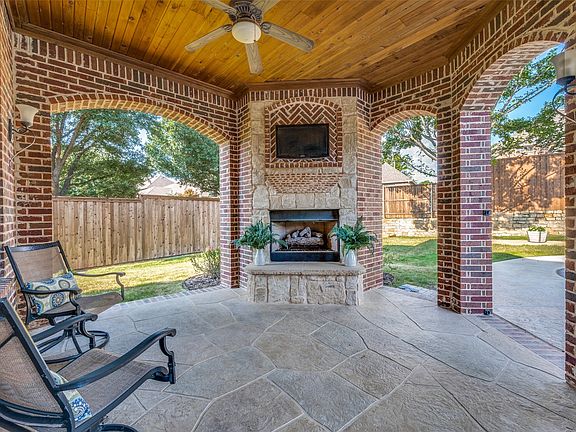 2nd image of 520 Willow Ridge Cir