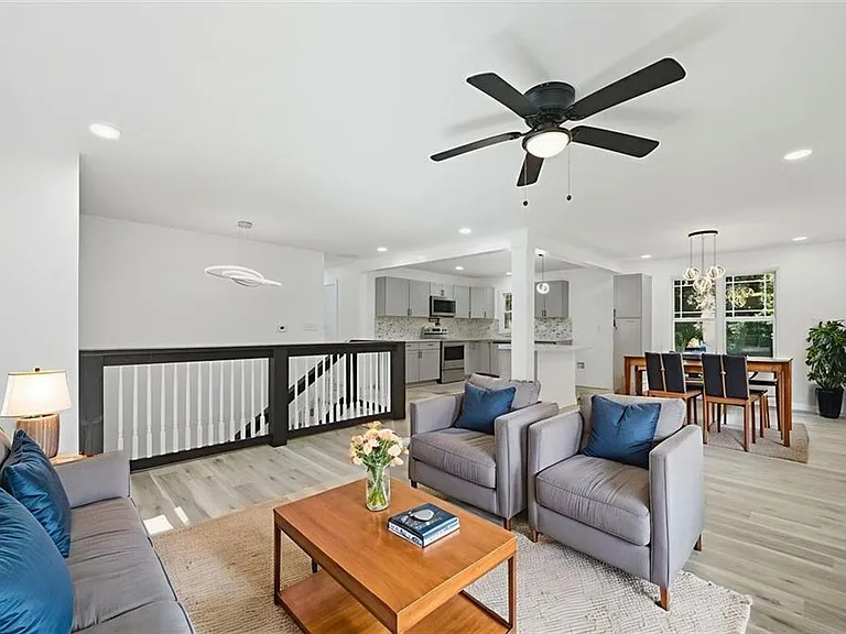 3920 Wedgefield Cir — Photo 2