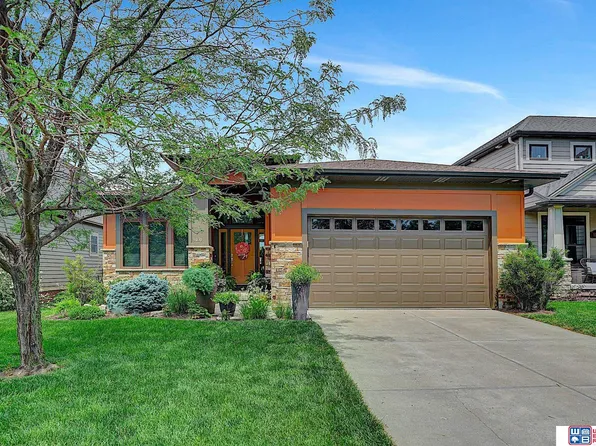 9030 Sandhills Ct, Lincoln, NE 68526