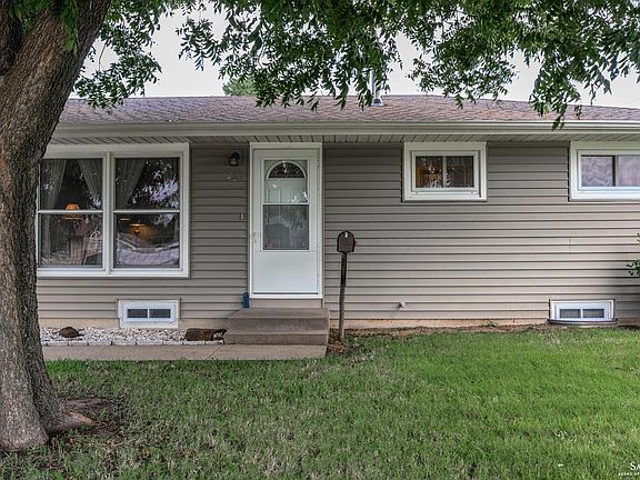 2nd image of 400 Yale Ave