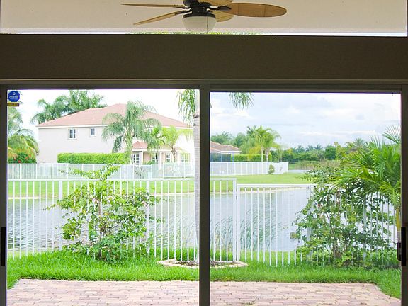 5th image of 1168 Chinaberry Dr
