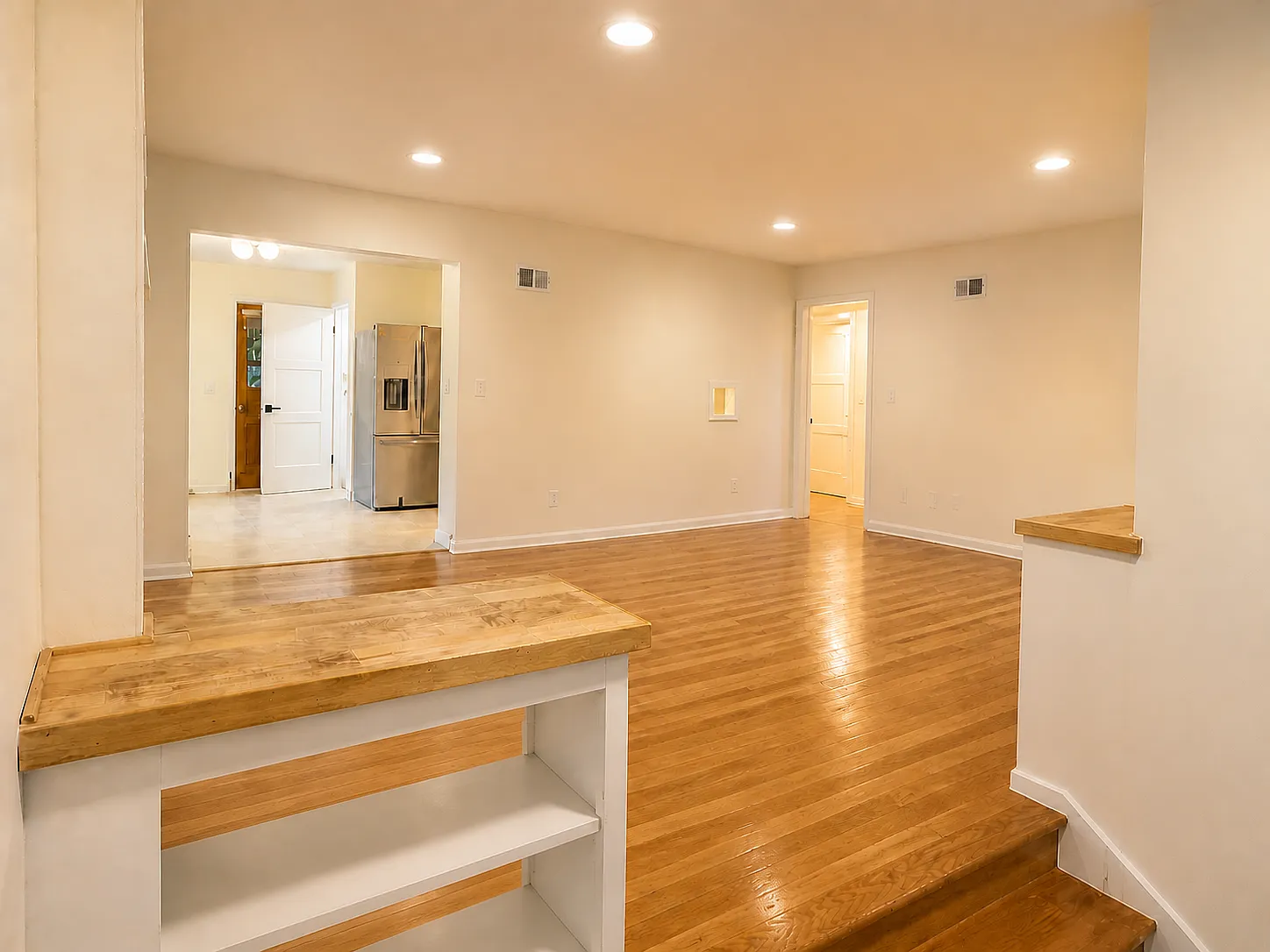 2 bed, 925 sqft, $1,550 — Photo 2