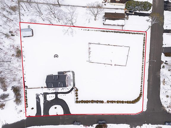 2nd image of 4 Riverside Avenue