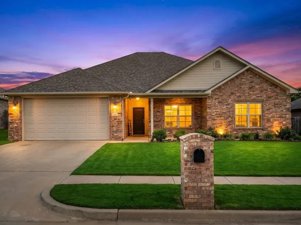 114 Brookway Ln, Longview, TX 75604
