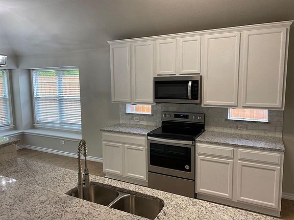 3rd image of 5113 Lake Bend Dr