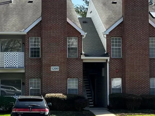 1208 Diamond Dr, Newtown, PA 18940