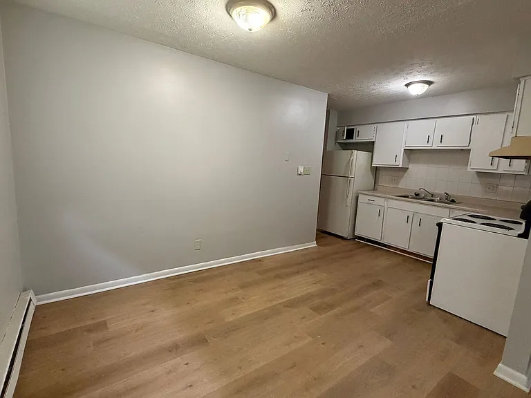 1324 Cherry Hill Dr — Photo 4