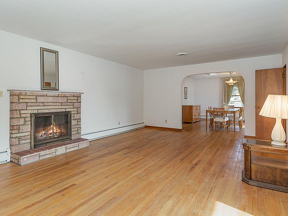 3rd image of 6920 Schneider Ave