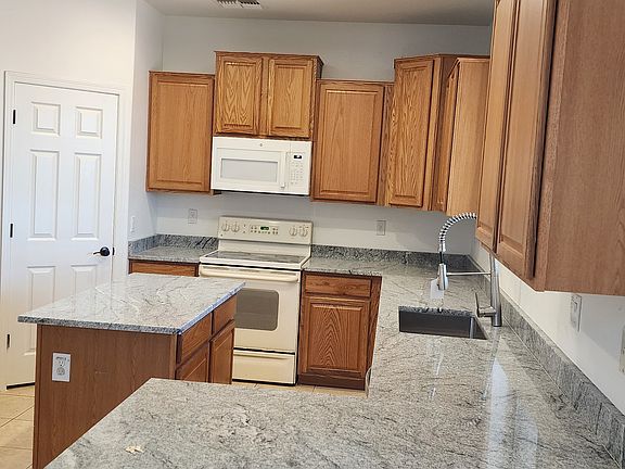 5th image of 6304 S 46th Ln