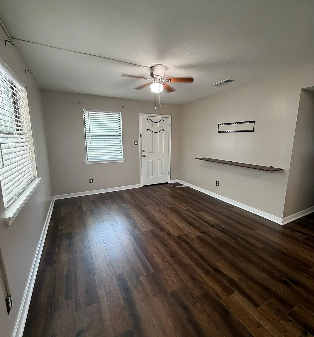 3 bed, 888 sqft, $1,700 — Photo 3