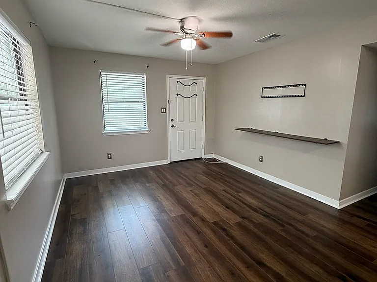 909 Clearview Ave — Photo 3