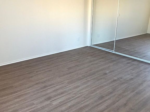5th image of 4717 Ben Ave #207