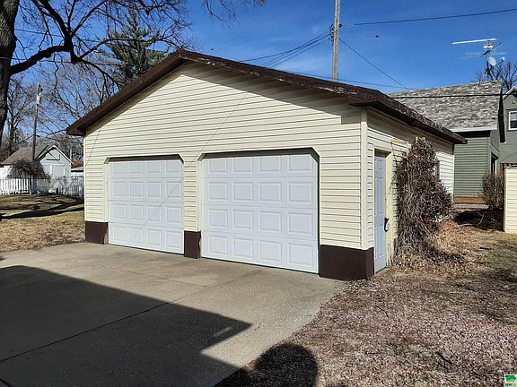 5th image of 834 Central Avenue Pl NW