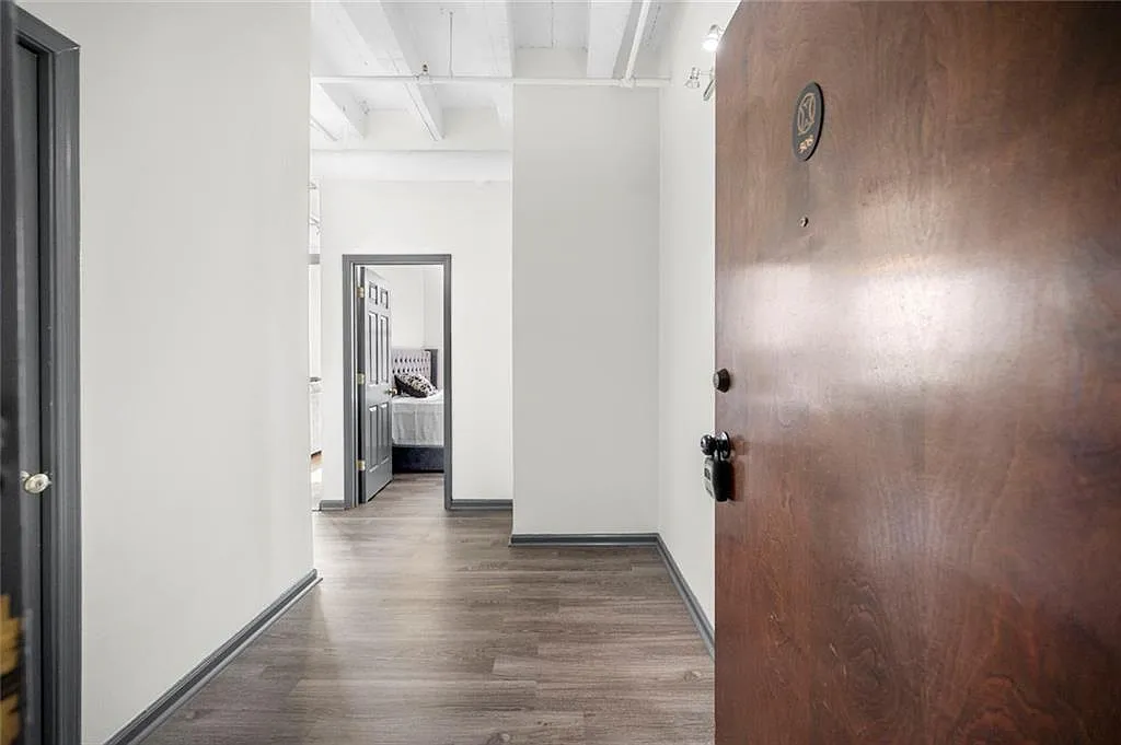 2 bed, 2.0 bath, 1032 sqft, $2,100 — Photo 1