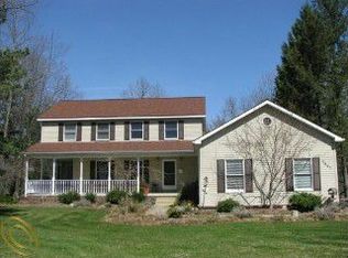 7665 Towering Pines Dr, Brighton, MI