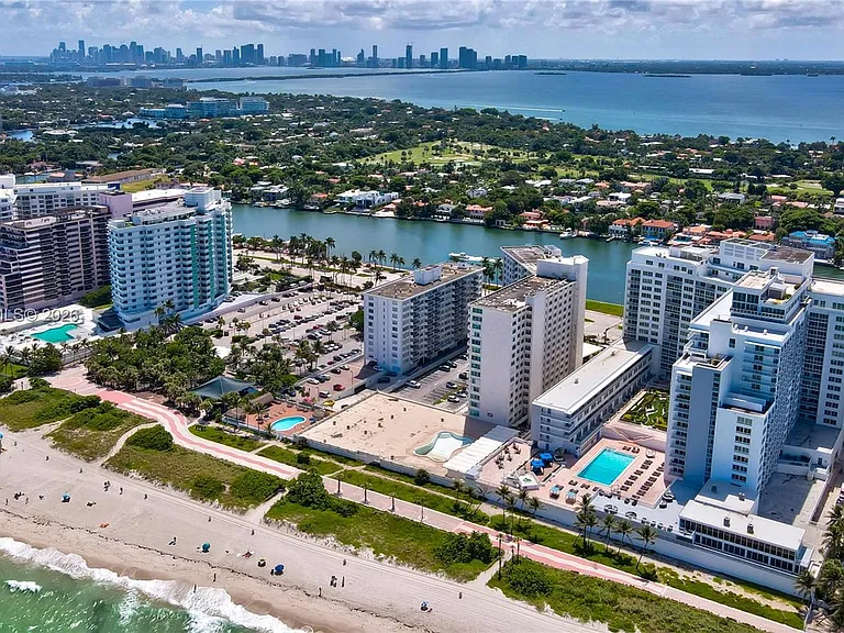 5401 Collins Ave #928 — Photo 35