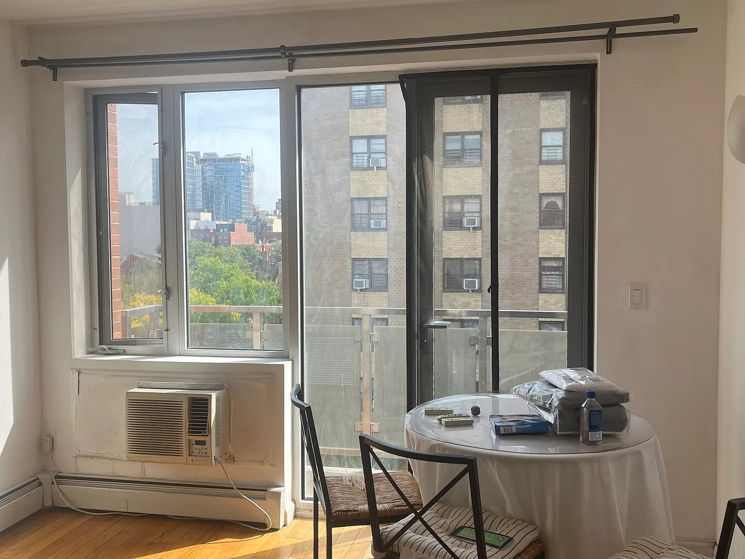 2 bed, 660 sqft, $3,000 — Photo 2