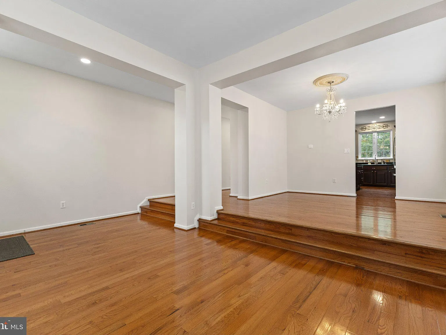 4 bed, 2.5 bath, 3844 sqft, $3,250 — Photo 2