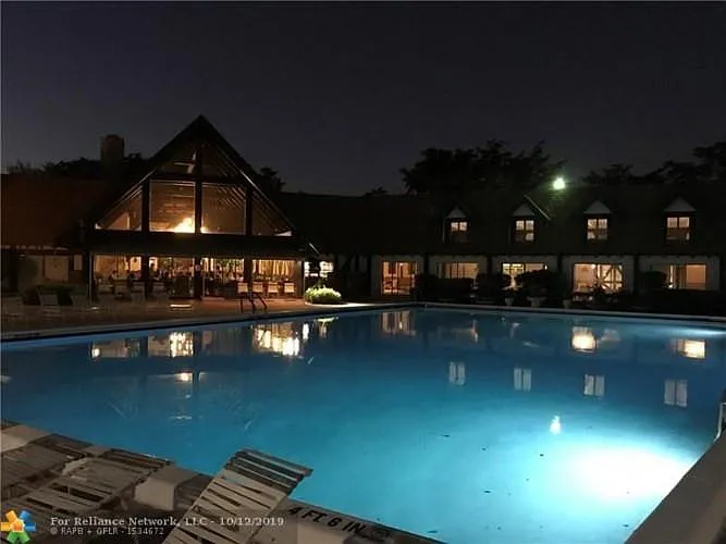 1 bed, 1.5 bath, 800 sqft, $1,600 — Photo 3