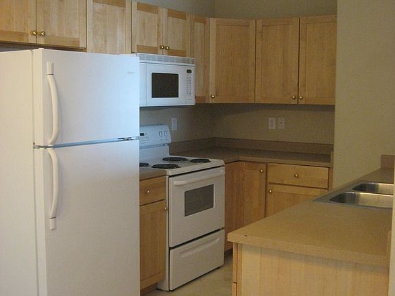 3rd image of 325 W 700 N APT 21