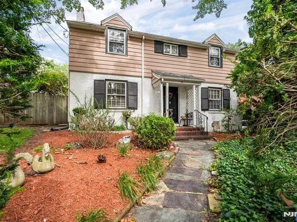 81 Grayson Place, Teaneck, NJ 07666