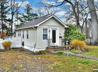 34 Summit Ave, Waldwick, NJ 07463