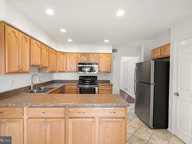 8902 Huxley Ct — Photo 42
